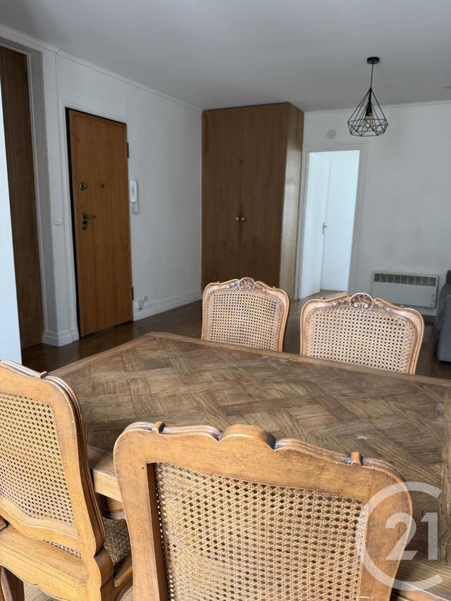 Appartement T2 à vendre - 2 pièces - 43.83 m2 - CHARENTON LE PONT - 94 - ILE-DE-FRANCE - Century 21 S.E.I.C.A.