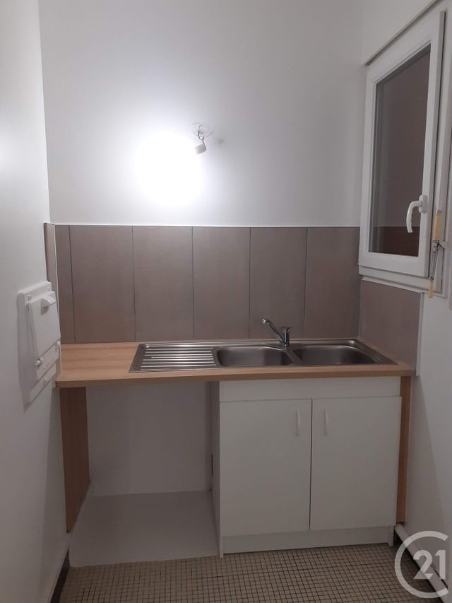Appartement Studio à louer - 1 pièce - 27.02 m2 - ST MANDE - 94 - ILE-DE-FRANCE - Century 21 S.E.I.C.A.