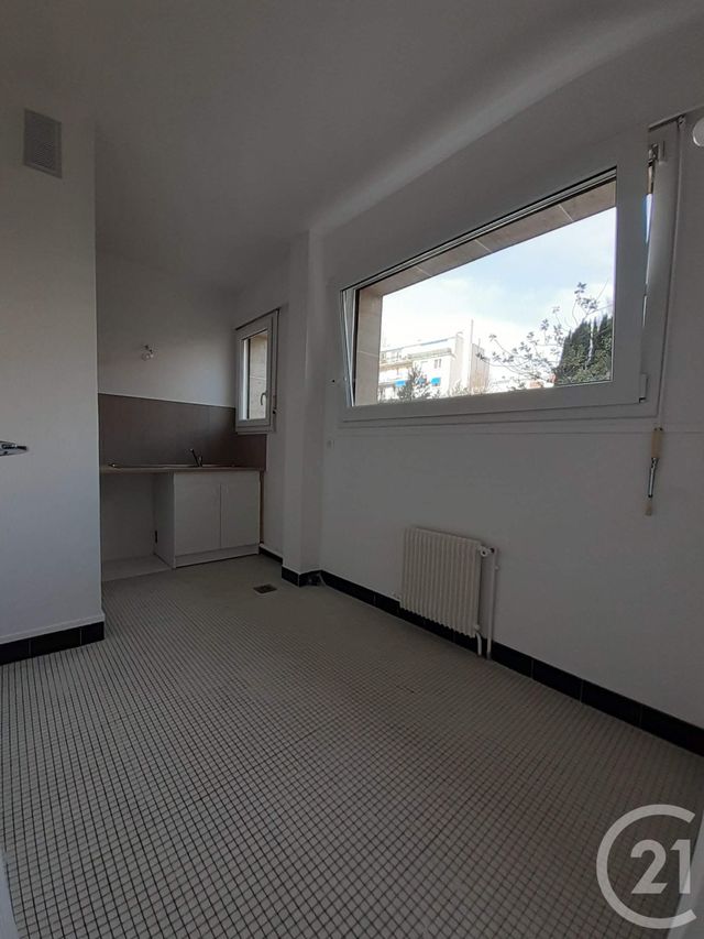 Appartement Studio à louer - 1 pièce - 27.02 m2 - ST MANDE - 94 - ILE-DE-FRANCE - Century 21 S.E.I.C.A.